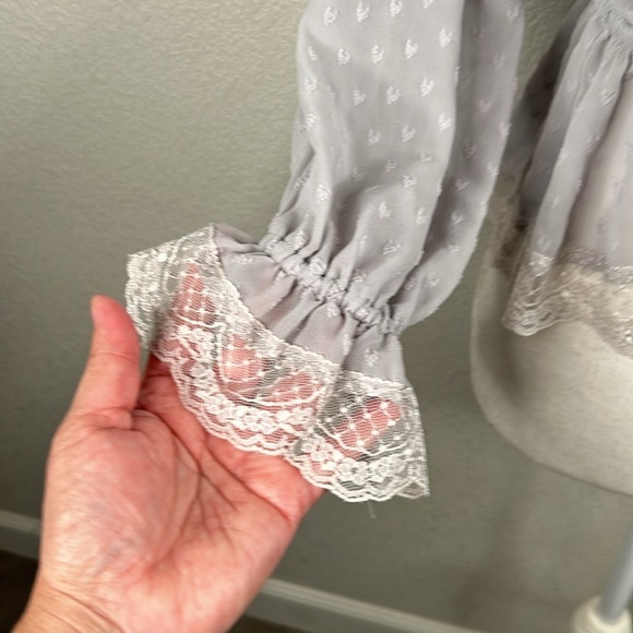 Boho Gray Sheer Lace Romantic V-Neck Top Size Small - Picture 3 of 7